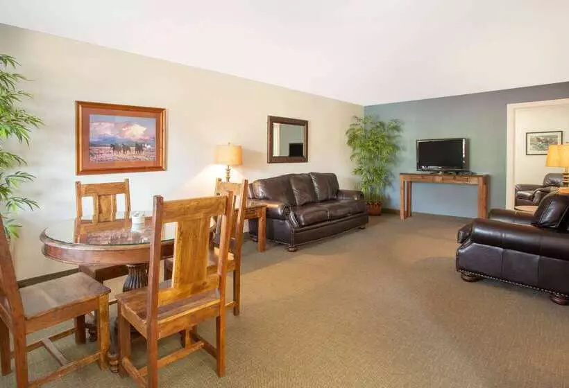 호텔 Travelodge By Wyndham Gardiner Yellowstone Park North Entr