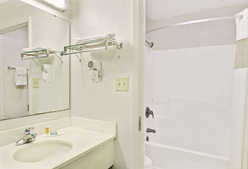 Отель Travelodge Suites By Wyndham Macclenny I 10