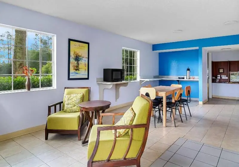 ホテル Travelodge Suites By Wyndham Macclenny I 10
