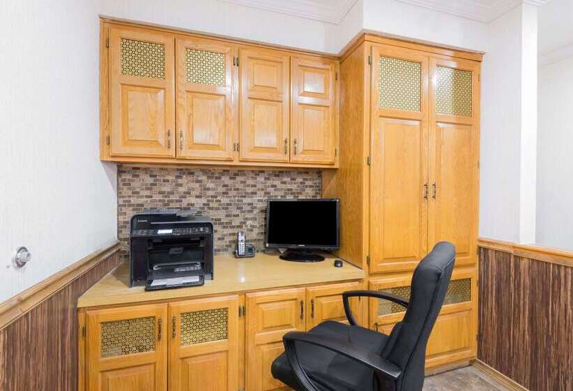 מוטל Super 8 By Wyndham Bedford