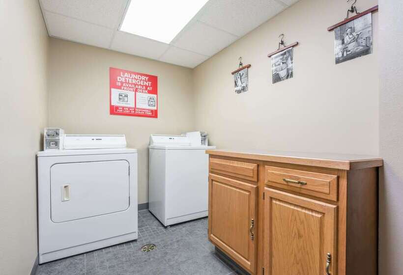 Motel Super 8 By Wyndham Beloit Ks