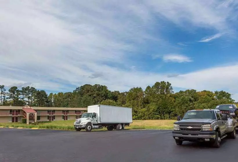 Мотель Super 8 By Wyndham Commerce