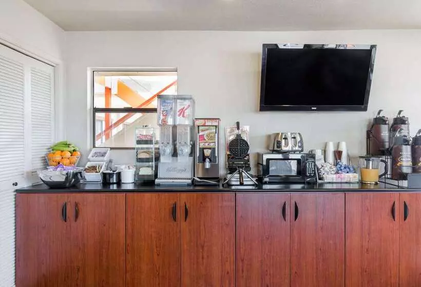 Мотель Super 8 By Wyndham Fort Bragg