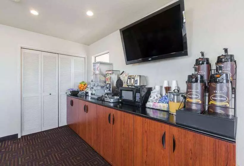 Мотель Super 8 By Wyndham Fort Bragg