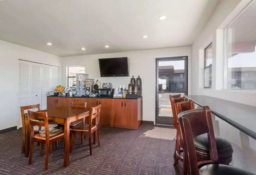 Мотель Super 8 By Wyndham Fort Bragg