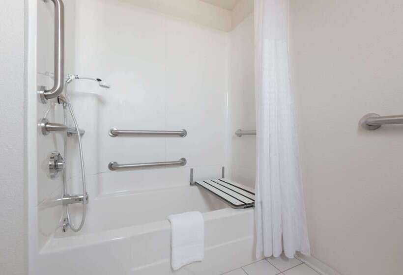 فندق على الطريق Super 8 By Wyndham Fort Bragg