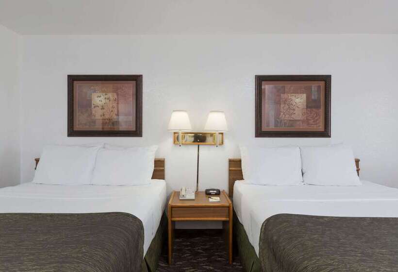 فندق على الطريق Super 8 By Wyndham Fort Bragg