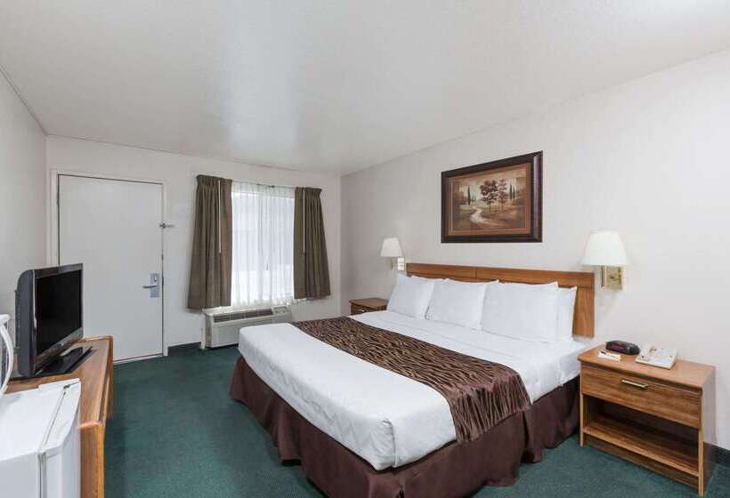 فندق على الطريق Super 8 By Wyndham Fort Bragg