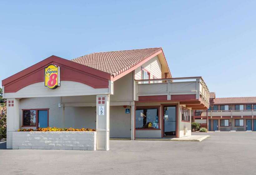 فندق على الطريق Super 8 By Wyndham Fort Bragg