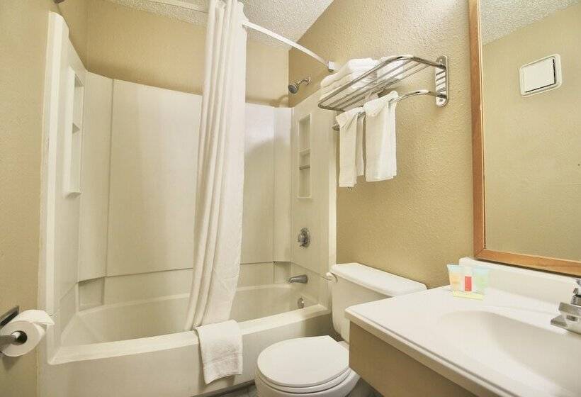 فندق على الطريق Super 8 By Wyndham Kenosha/pleasant Prairie