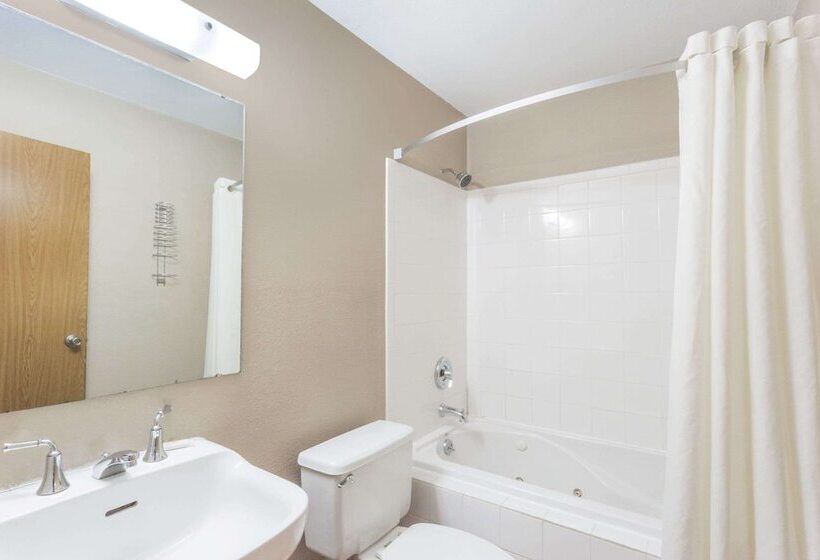 فندق على الطريق Super 8 By Wyndham Kenosha/pleasant Prairie