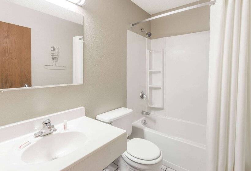 فندق على الطريق Super 8 By Wyndham Kenosha/pleasant Prairie