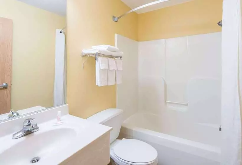 מוטל Super 8 By Wyndham Medina