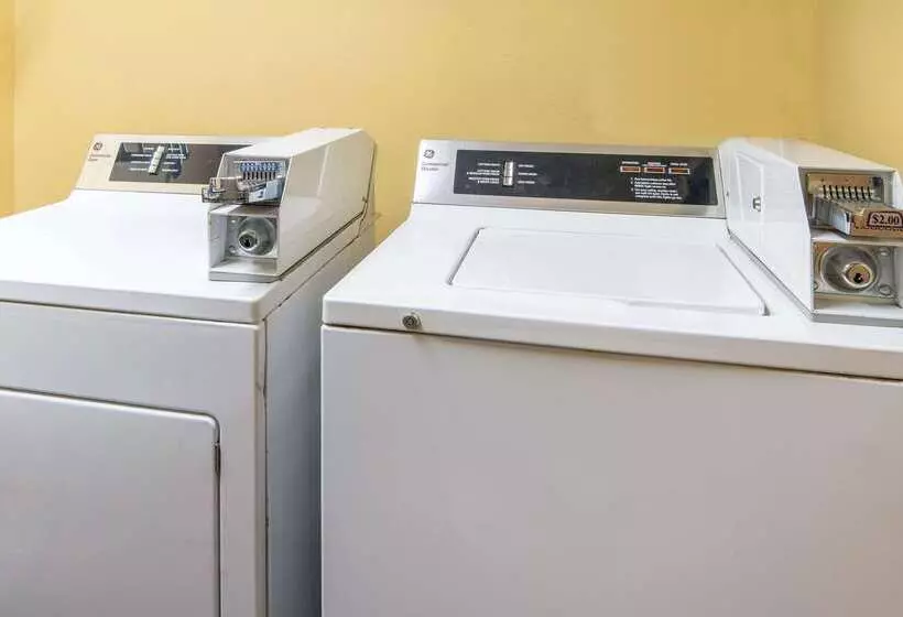 מוטל Super 8 By Wyndham Medina