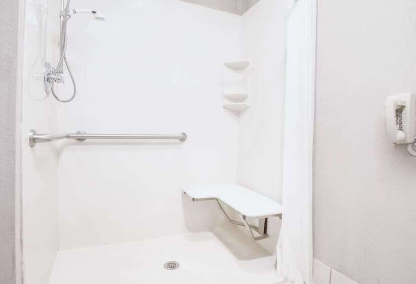 فندق على الطريق Super 8 By Wyndham Monett