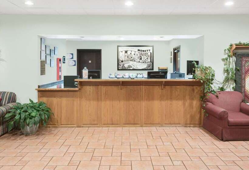 فندق على الطريق Super 8 By Wyndham Monett