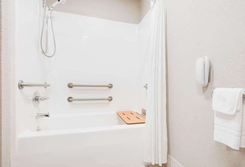 فندق على الطريق Super 8 By Wyndham Monett