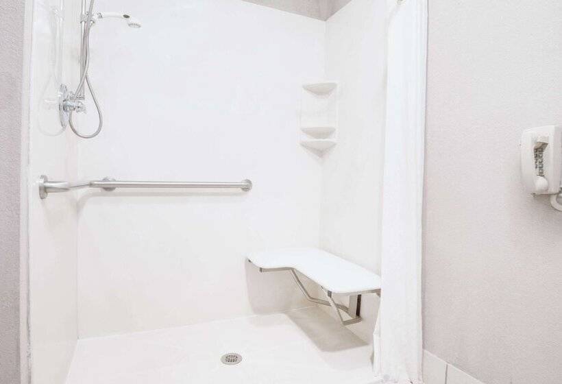 فندق على الطريق Super 8 By Wyndham Monett