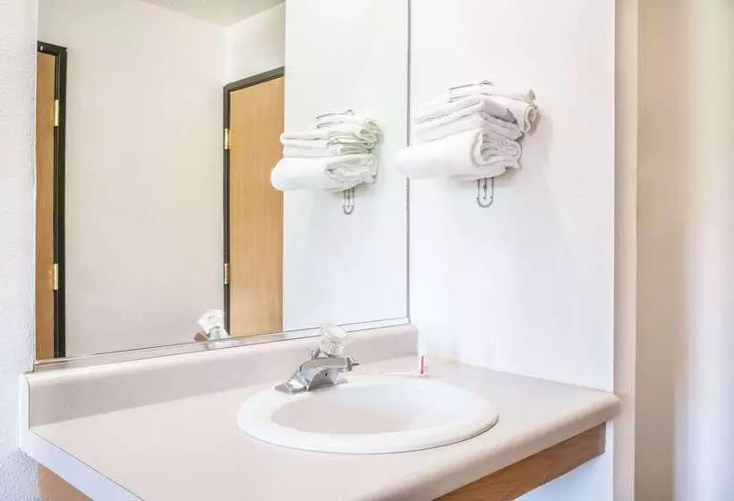 מוטל Super 8 By Wyndham Phillips