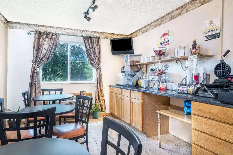 מוטל Super 8 By Wyndham Phillips