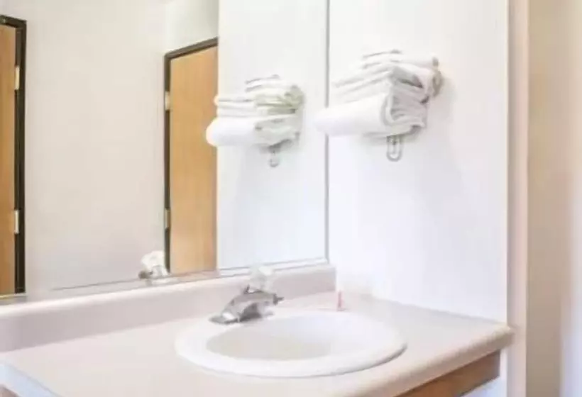 מוטל Super 8 By Wyndham Phillips