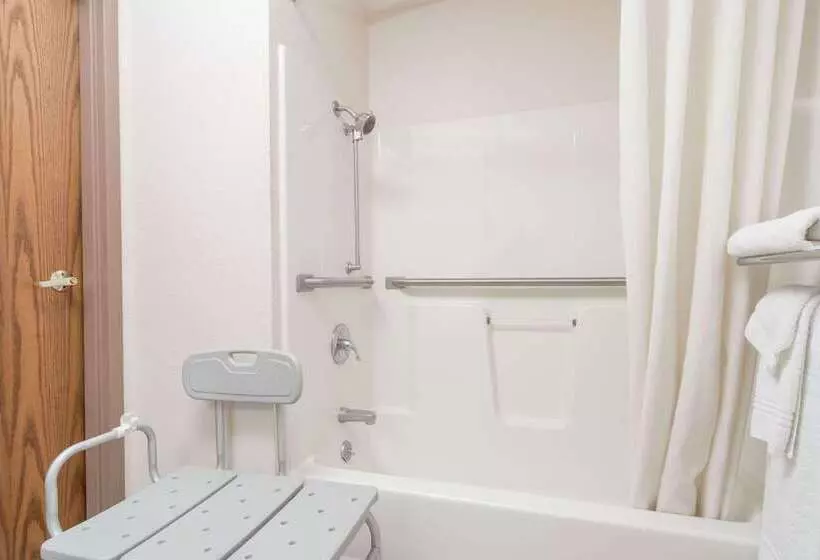 فندق على الطريق Super 8 By Wyndham Sheldon