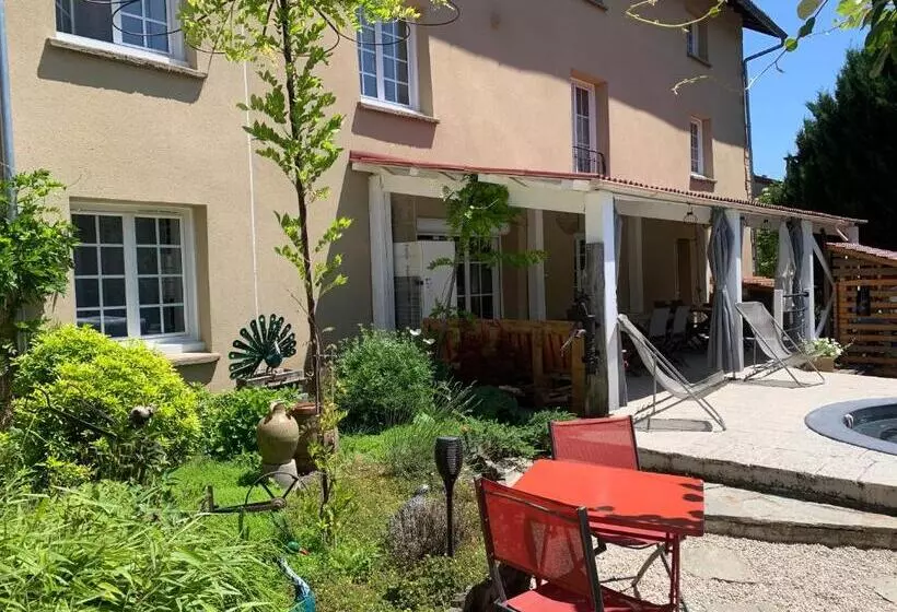 Aamiaismajoitus (B&B) Chambres D Hôtes Les Vergers De Louise