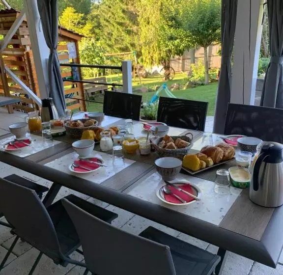 Aamiaismajoitus (B&B) Chambres D Hôtes Les Vergers De Louise