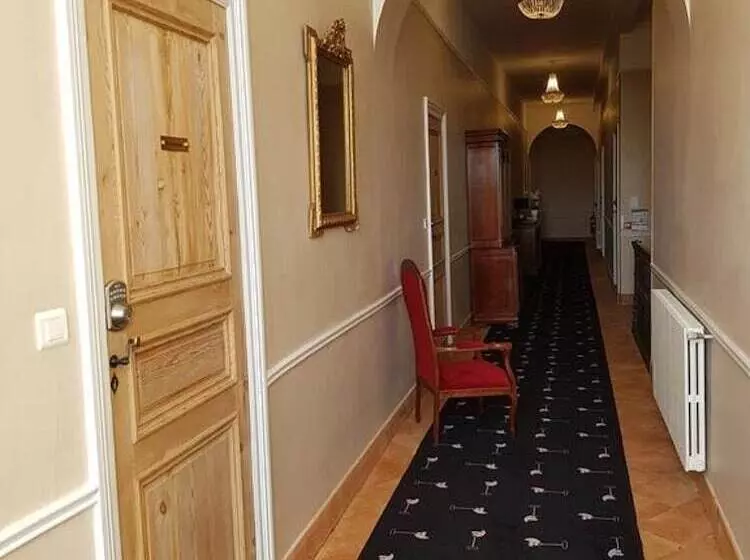 تختخواب و صبحانه Château De L Hers