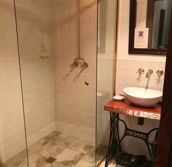 ベッドアンドブレックファースト Mutton Falls