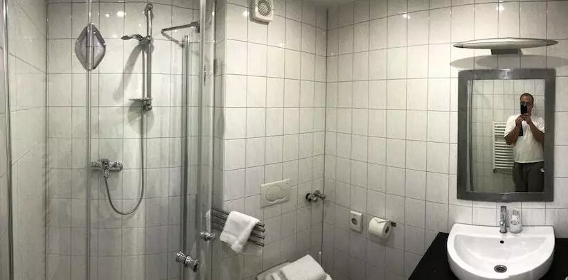 Hostelli Landhotel Rangau Gasthof & Brennerei