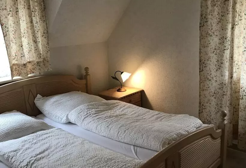 Hostelli Landhotel Rangau Gasthof & Brennerei