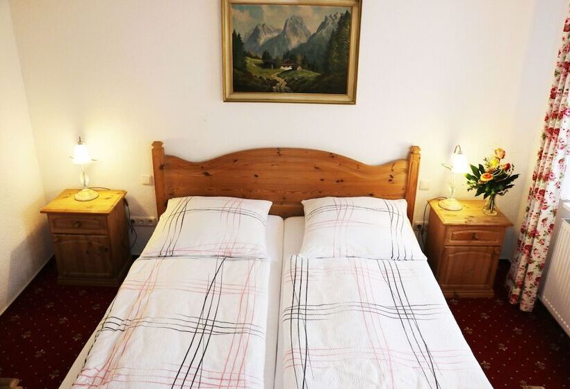 Hostel Landhotel Rangau Gasthof & Brennerei