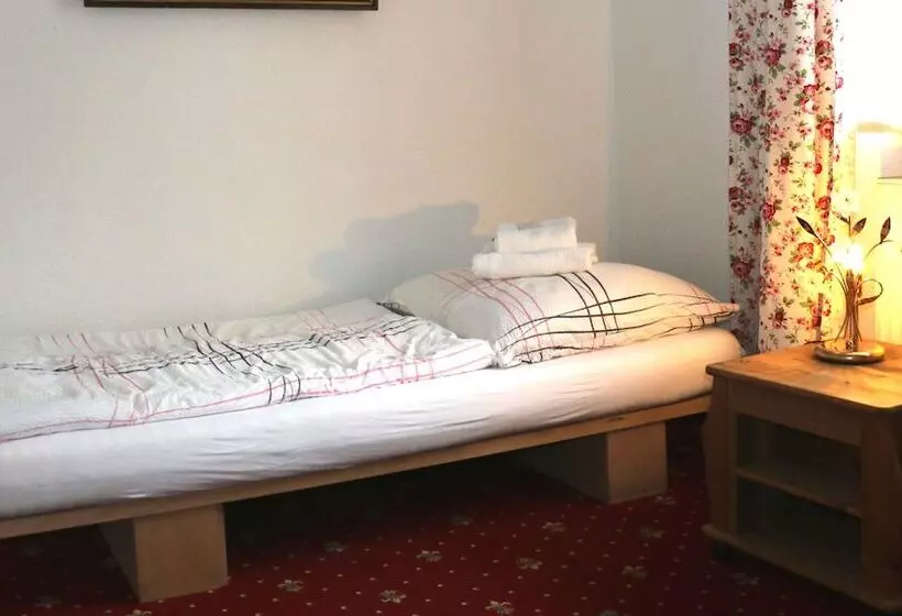 Hostelli Landhotel Rangau Gasthof & Brennerei