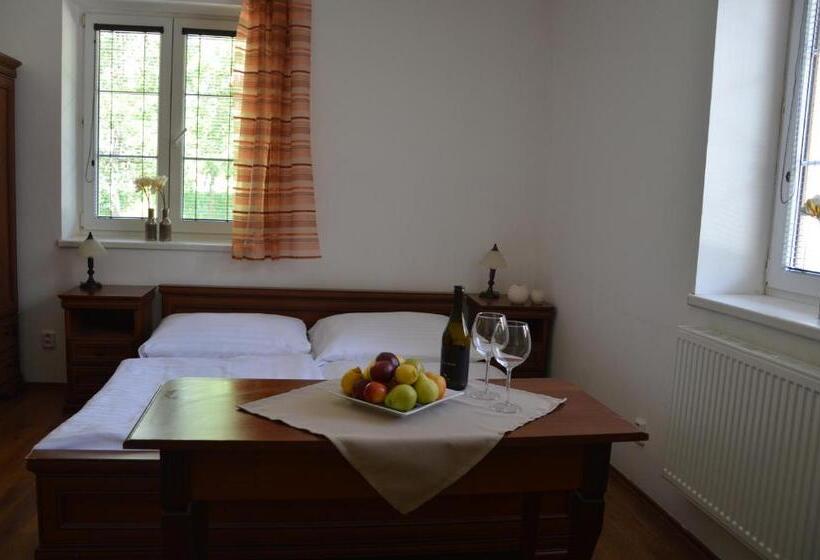 בית מלון כפרי Apartmány Divoký Anděl