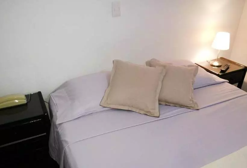 Hotelli Brisas Del Calima Lago Calima