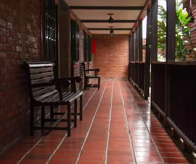 Hotelli Brisas Del Calima Lago Calima