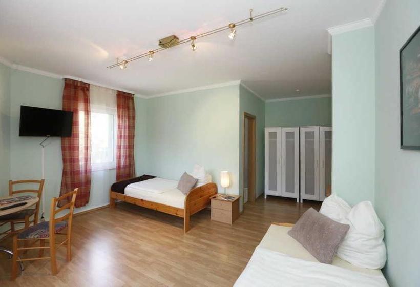 Hotelli Corner S Inn Pension Gästehaus Hostel