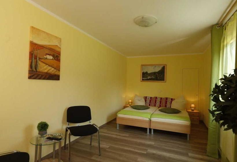 Hotelli Corner S Inn Pension Gästehaus Hostel