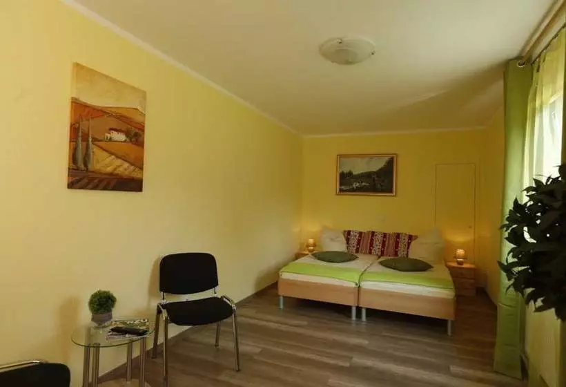 Hotelli Corner S Inn  Pension Gästehaus Hostel