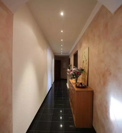 Hotelli Corner S Inn  Pension Gästehaus Hostel