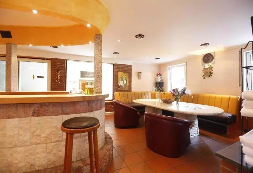 Hotelli Corner S Inn  Pension Gästehaus Hostel