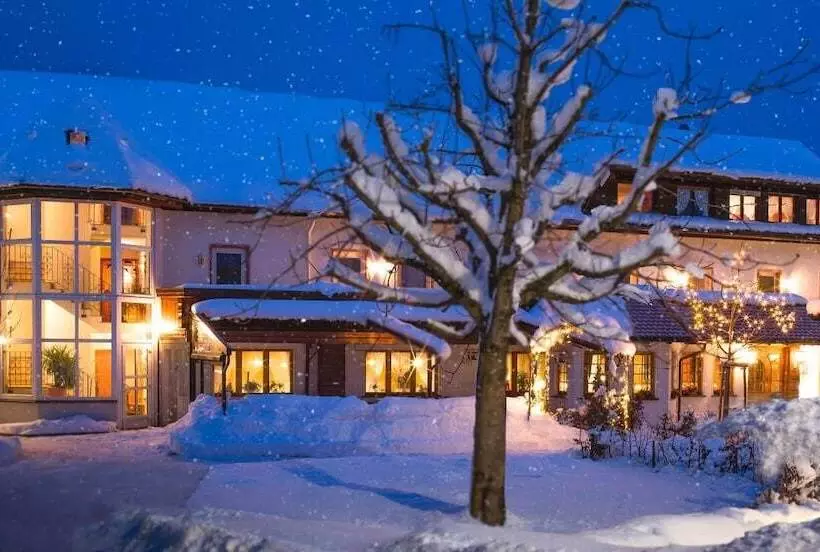 Hotelli Gasthof Zur Burg