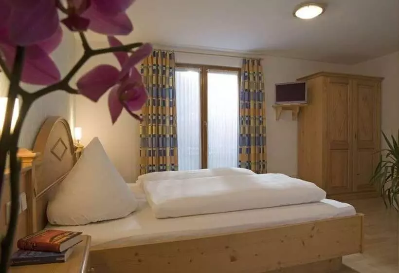 Hotelli Gasthof Zur Burg