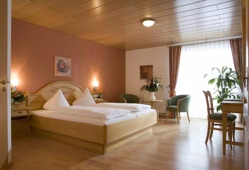 Hotelli Gasthof Zur Burg