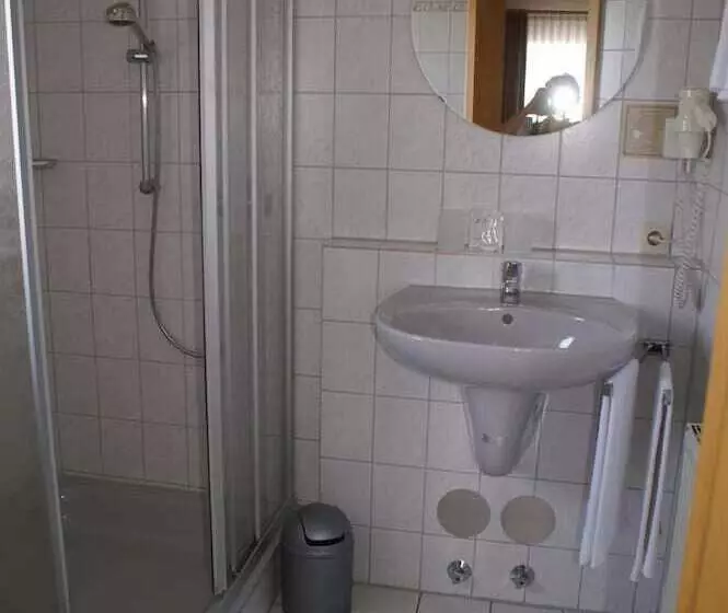 Hotelli Gasthof Zur Burg