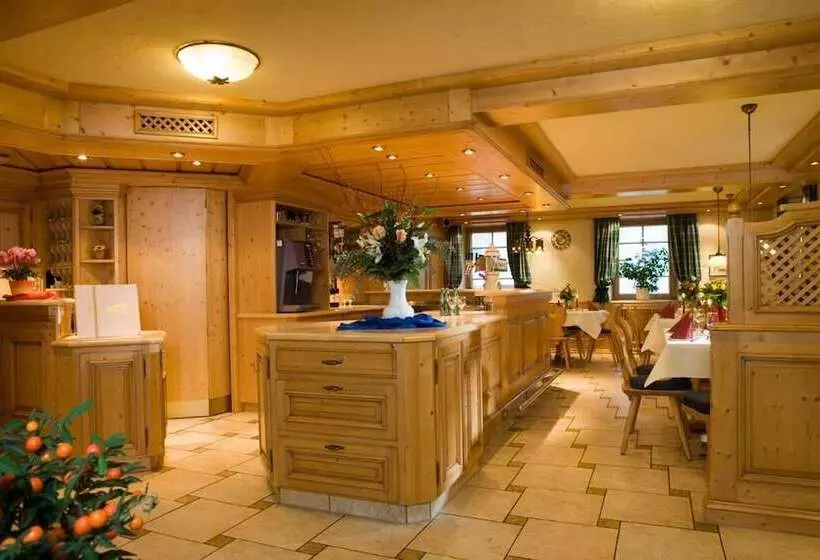 Hotelli Gasthof Zur Burg