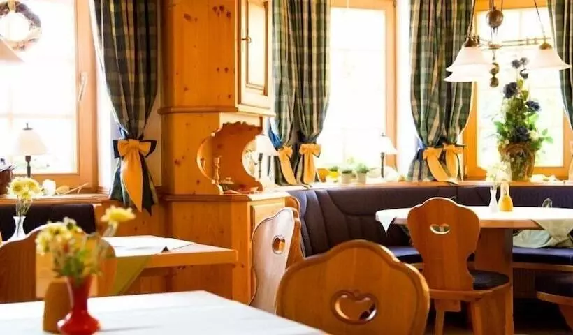 Hotelli Gasthof Zur Burg