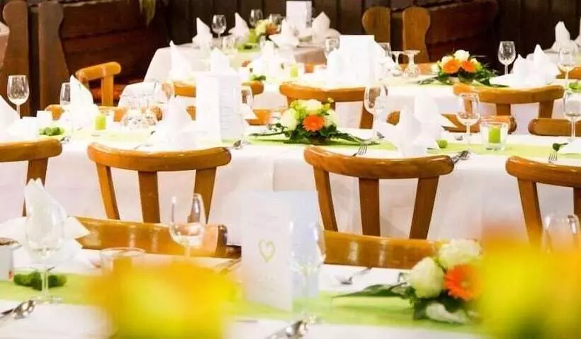 Hotelli Gasthof Zur Burg