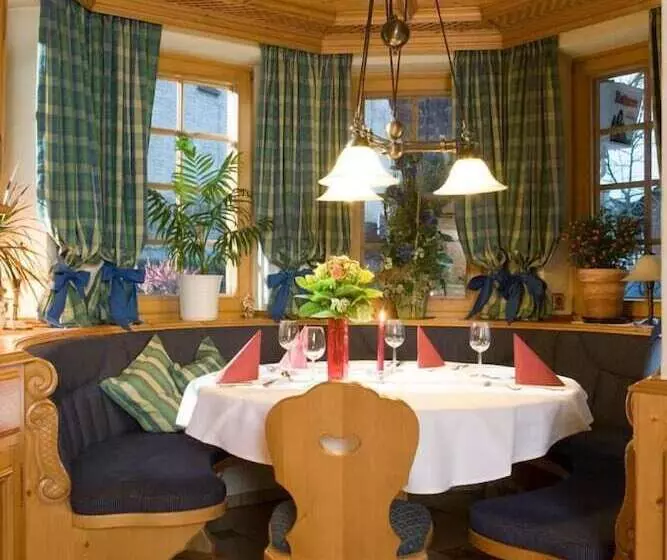 Hotelli Gasthof Zur Burg